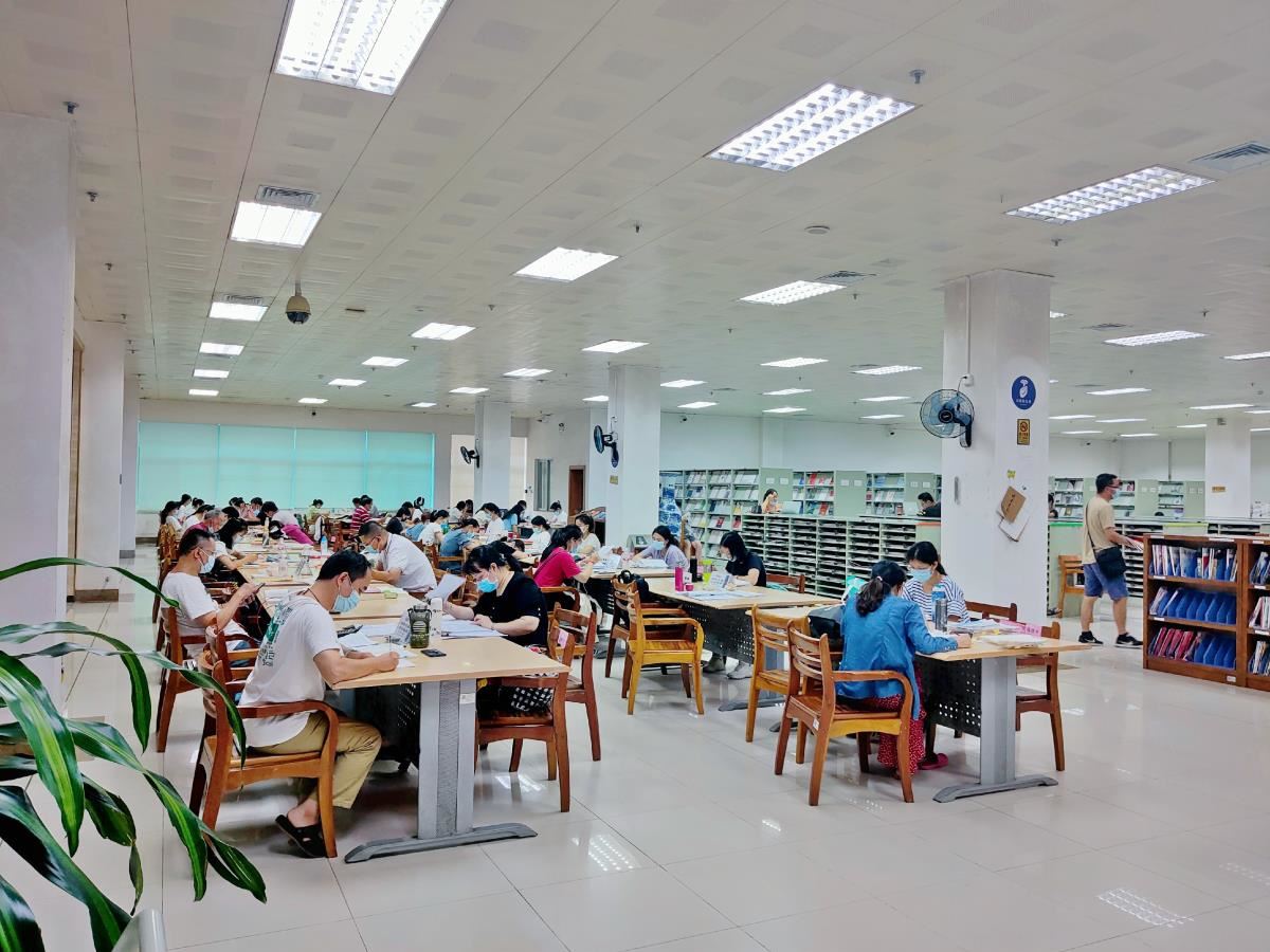 广西壮族自治区图书馆暑假期间人气火爆
